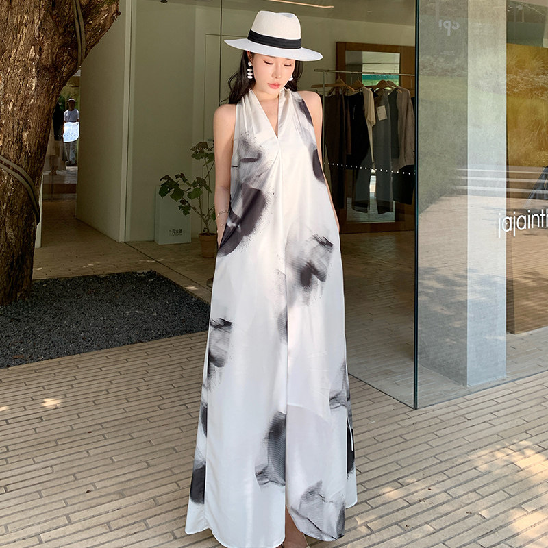 海边度假巨好看的连衣裙女夏季大方挂脖吊带裙子背心裙