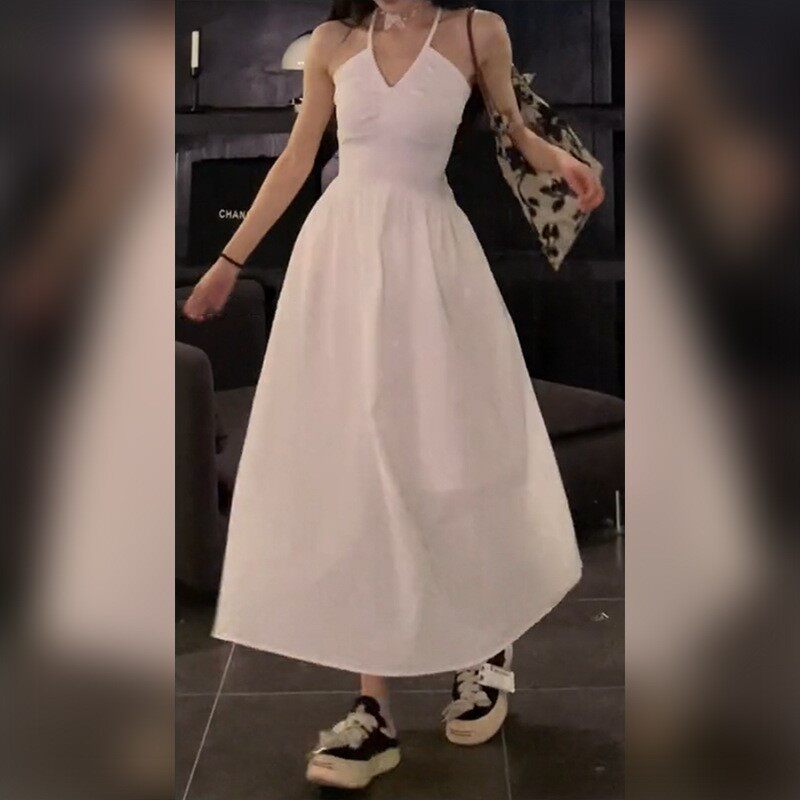 辣妹黑色脖性露背连衣裙女夏季20挂26新款边小个子海吊带ltao7241