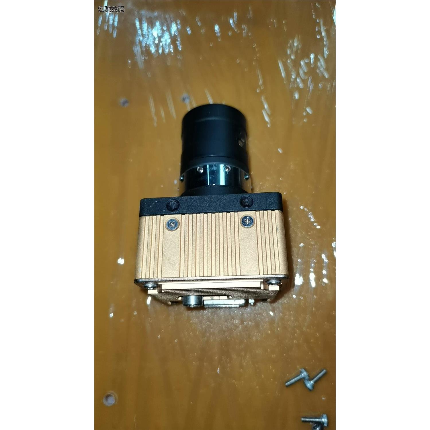 议价出CREVIS韩国工业相机两个，拆机货，外面没标签，具体型号看