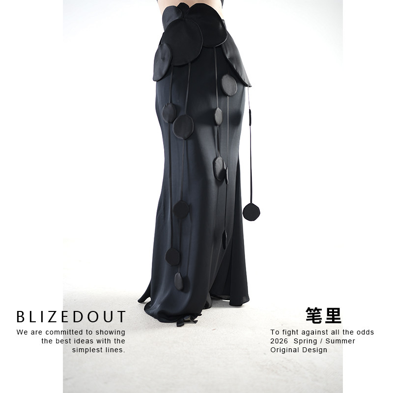 笔里【BLIZEDOUT】原创设计6041103黑色不规则圆圈流苏拼接半身裙