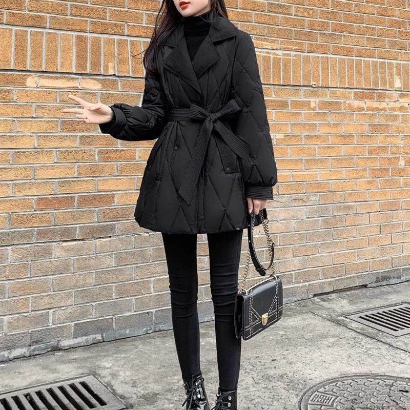 2025年新款女装冬季修身收腰中长款羽绒服女黑色西装领外套菱形格