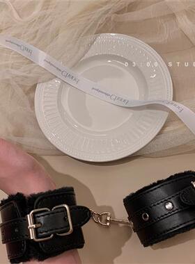 皮革手铐道具剧本杀加重手扣毛绒手铐脚镣女粉色情侣玩具脚铐男性