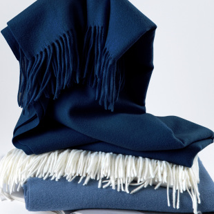 围巾女冬季2025新款加厚百搭蓝色高级感披肩美拉德纯色保暖围脖