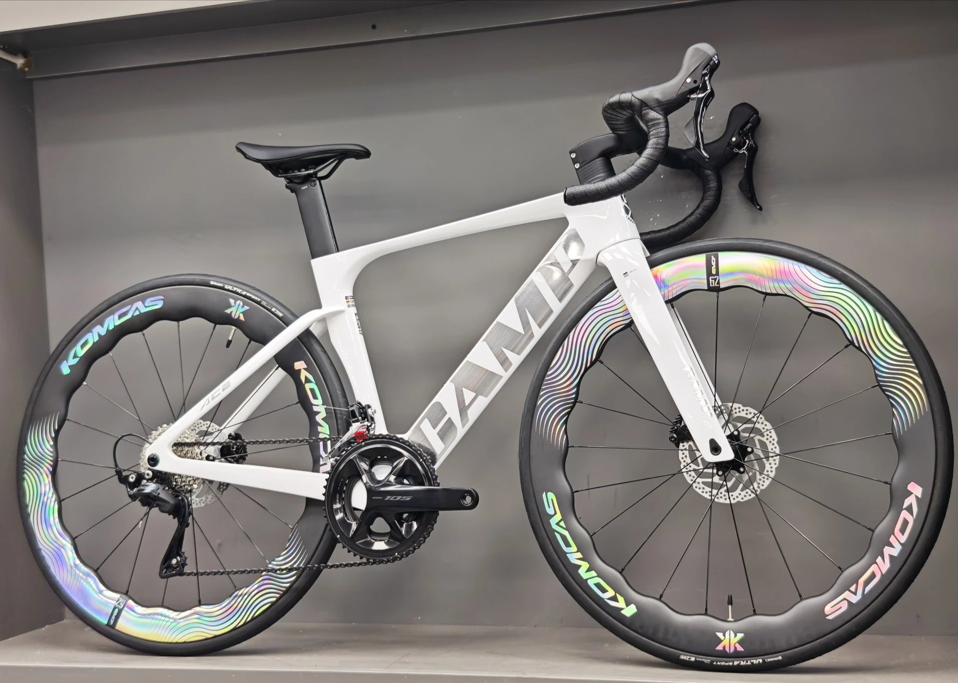 26款CAMP坎普ACE碳纤维公路车KOMCAS七彩祥云套轮DYC黑钻石链条