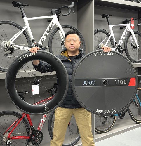 老刘只懂车26款瑞士DT 1100 前85 后封闭 公路车碳纤维轮组碟刹