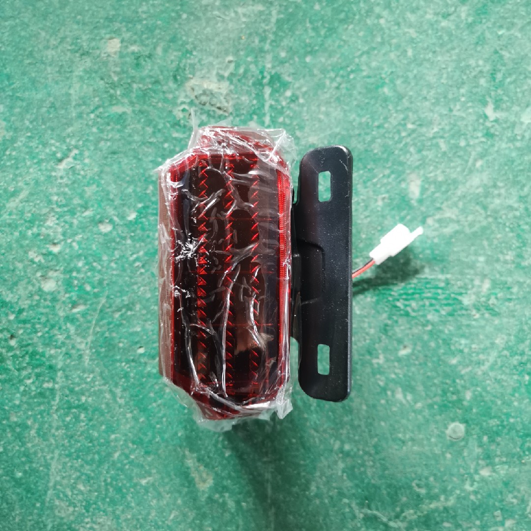 两轮电动车后尾灯车牌架金鹰款金丝猴通用车灯刹车灯后坐灯包邮