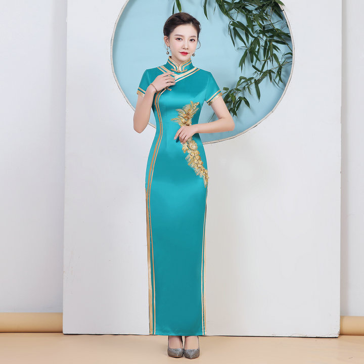 模特走秀旗袍2026新品演出服春秋长款优雅红色改良大码舞台连衣裙