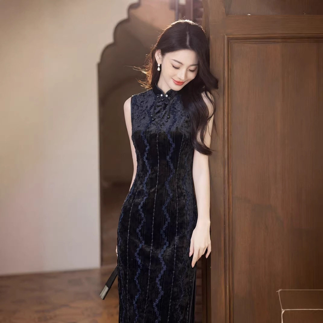 2026新中式黑色无袖丝绒长旗袍女春夏日常绝美民国风连衣裙礼服