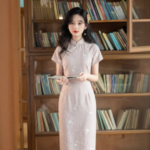 2026夏新款粉色旗袍改良年轻款百合花压花小个子棉麻连衣裙礼服