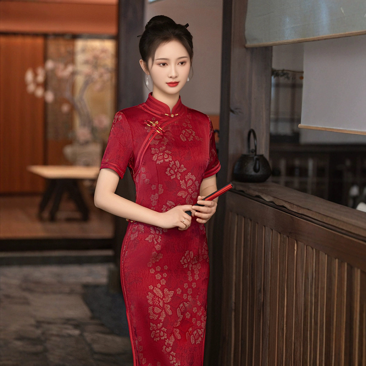 新款红色气质旗袍2026春夏款手抓绉包金花长款旗袍生日宴会