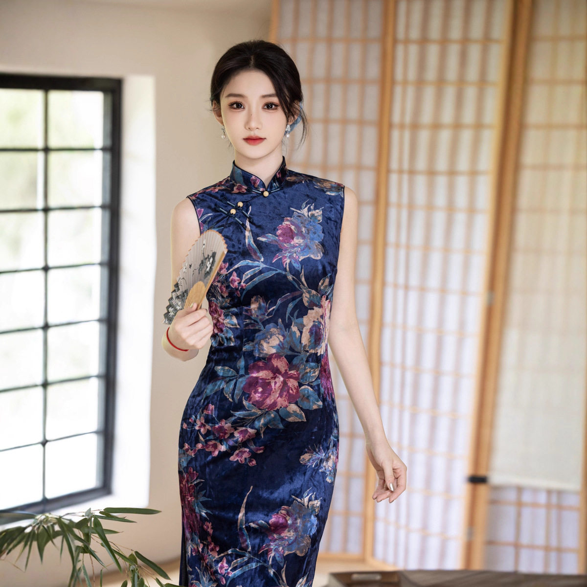 蓝色无袖港风丝绒旗袍2026新款女新中式高端大气上档次年轻款礼服