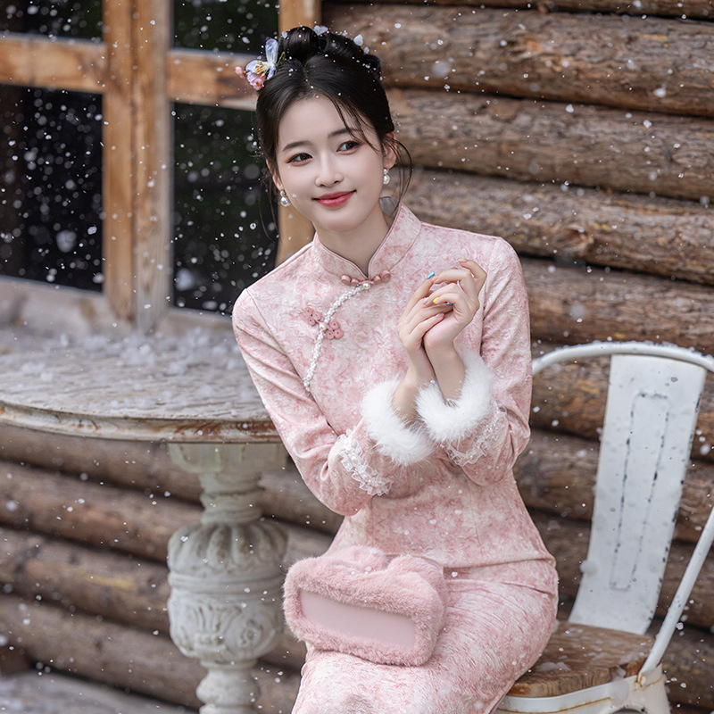 2025秋冬新款旗袍加绒加厚粉色敬酒服新中式订婚礼服新娘回门旗袍