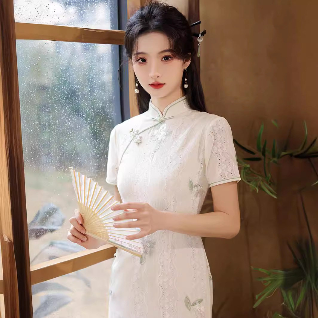 国风旗袍2026新款年轻款刺绣改良复古蕾丝日常中长连衣裙夏款礼服