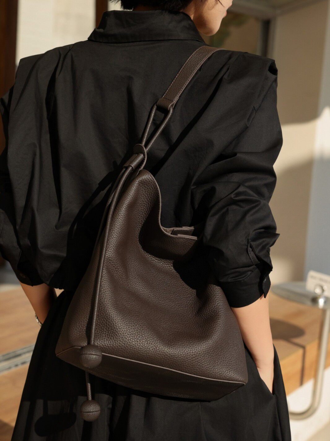 头层牛皮通勤高级感水桶包真皮女包小众慵懒风大容量单肩腋下包潮