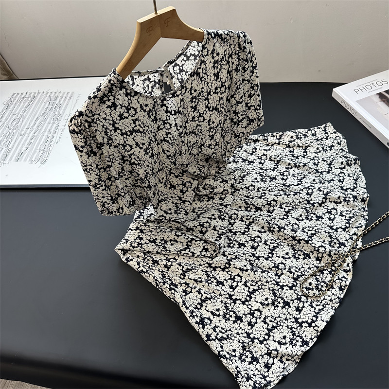曼妙S曲线 黑白碎花连衣裙女收腰斜裁鱼尾裙圆领泡泡袖人丝长裙夏
