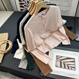 通勤秋冬新款 毛衣外套空调衫 软儒纽花圆领针织开衫 延续JING典