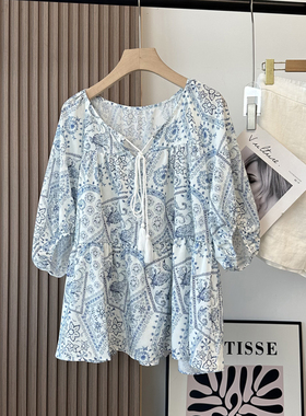 被这个花色迷倒！蓝色青花瓷小衫 海岛风印花宽松抽皱灯笼袖衬衫