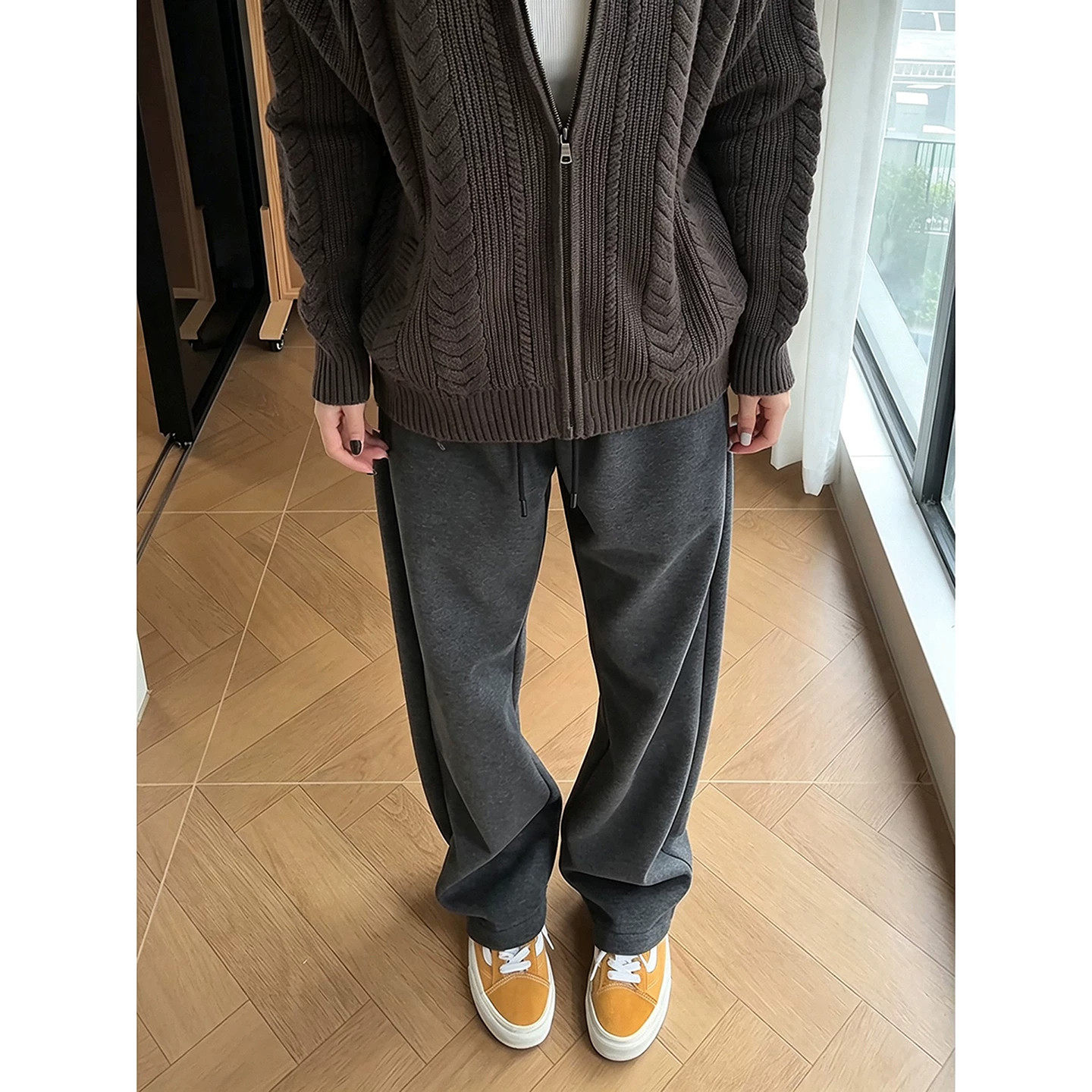 深灰色休闲运动卫裤男款秋季美式垂感微喇裤cleanfit直筒弯刀裤子