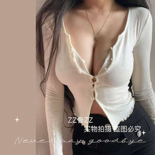 ZZ骨ZZ 春季新款性感优雅气质百搭深V领木耳边单排扣镂空长袖T恤