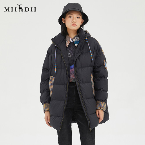 撞色中长款连帽羽绒服谜底