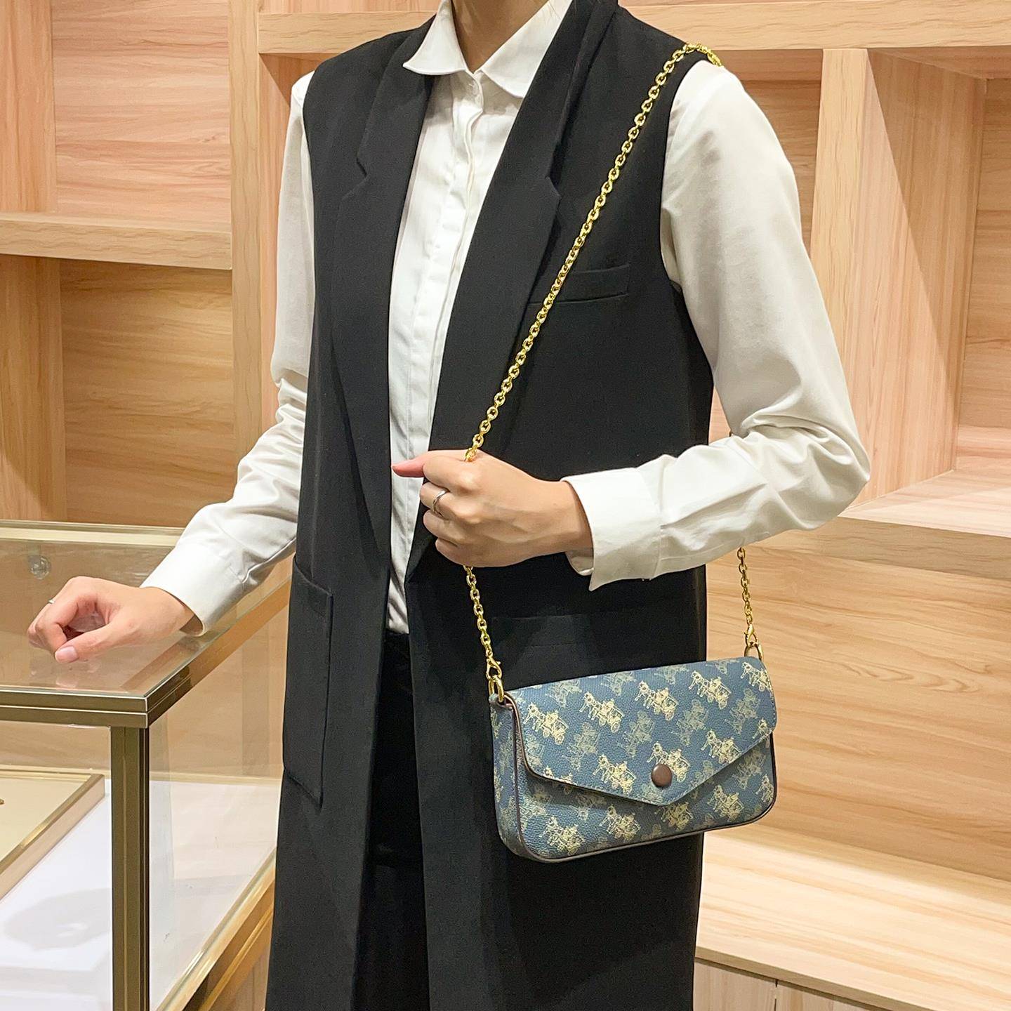 IT香港牌真皮信封包链条包女斜挎包2025新款高级感手机包单肩小包
