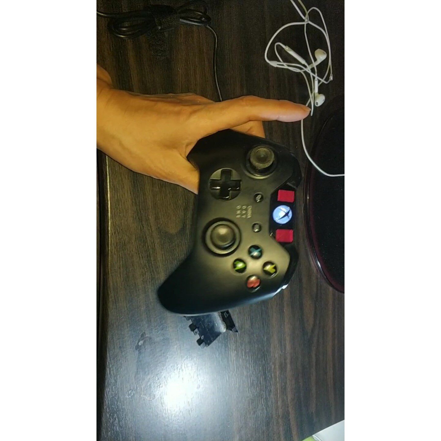 【议价产品】微软xbox xboxone手柄 中国首发版,面板背面还算干询