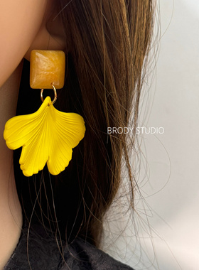黄色耳环2024新款夏天高级感清新百搭夸张耳饰女度假长款网红耳坠