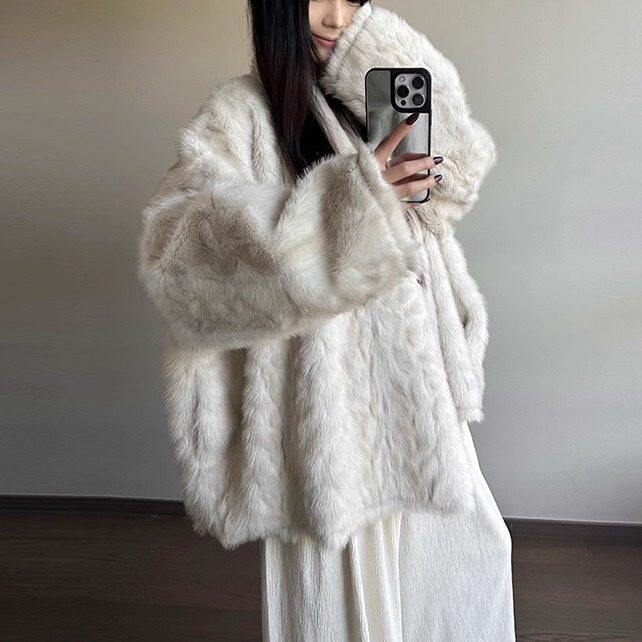 云雾石狐厚实保暖蝙蝠袖皮毛一体披肩式外套女慵懒顺滑环保毛大衣