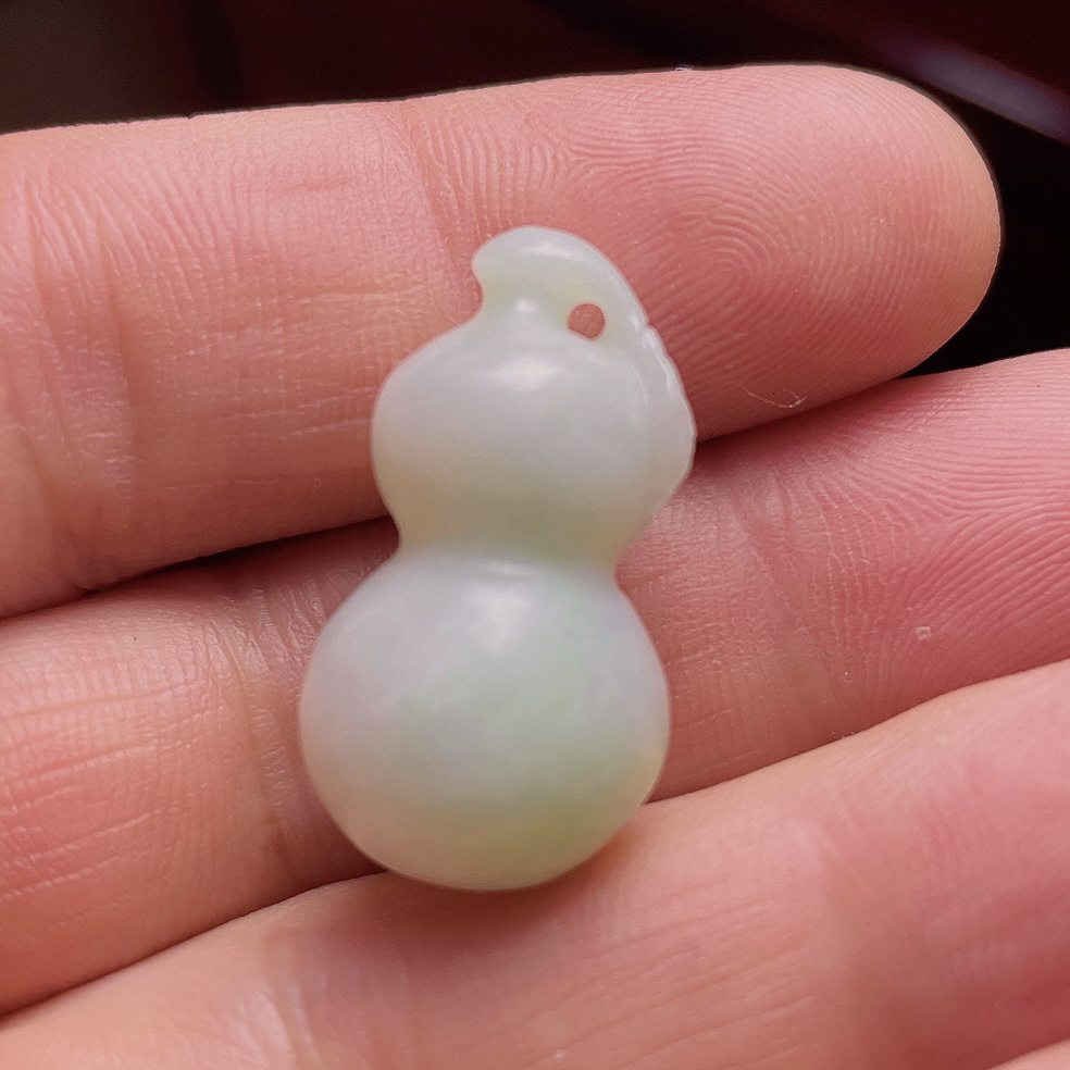 玉雕独山玉吊坠小葫芦