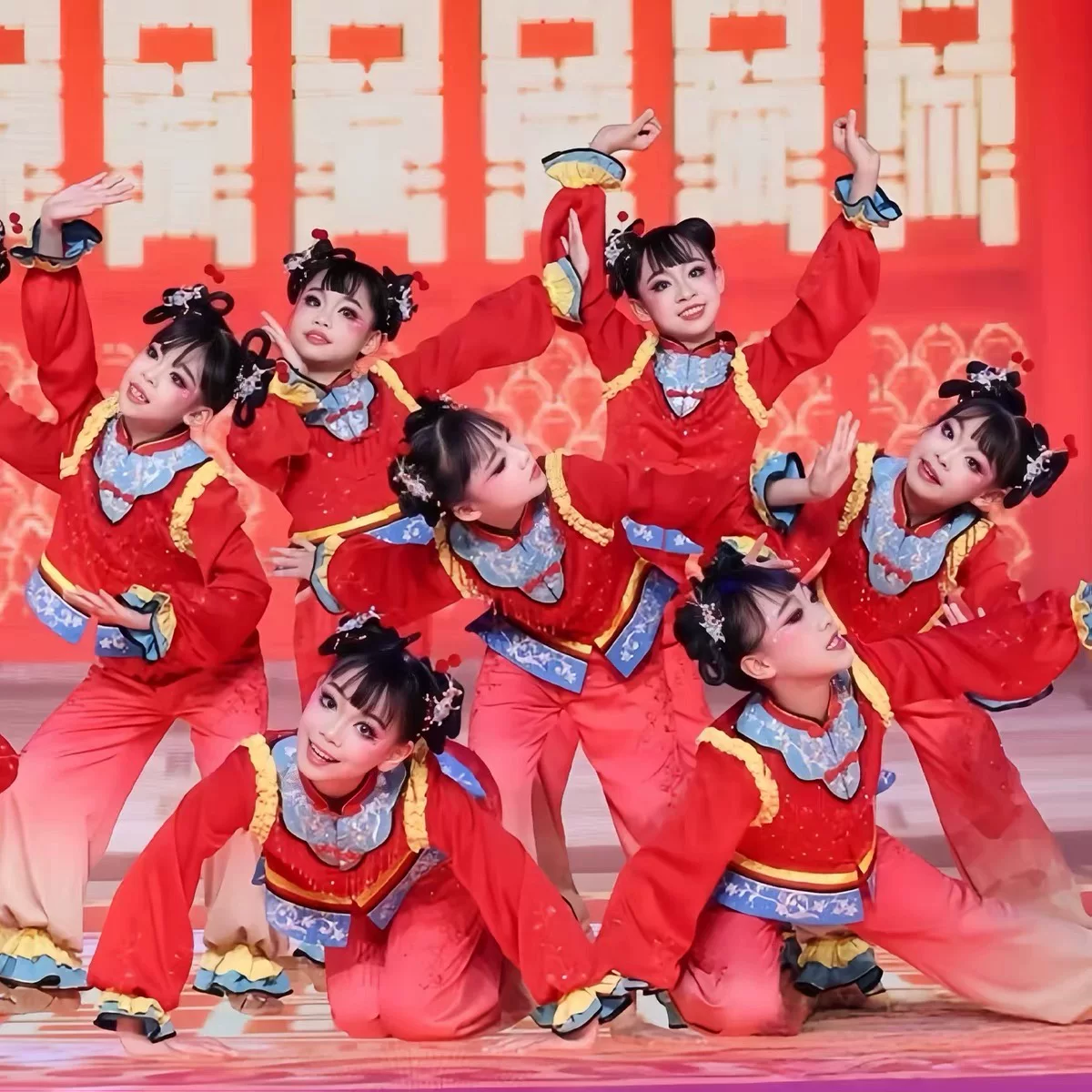 六一儿童中国风民族喜庆演出服男女童开门红灯笼舞蹈服打鼓表演服