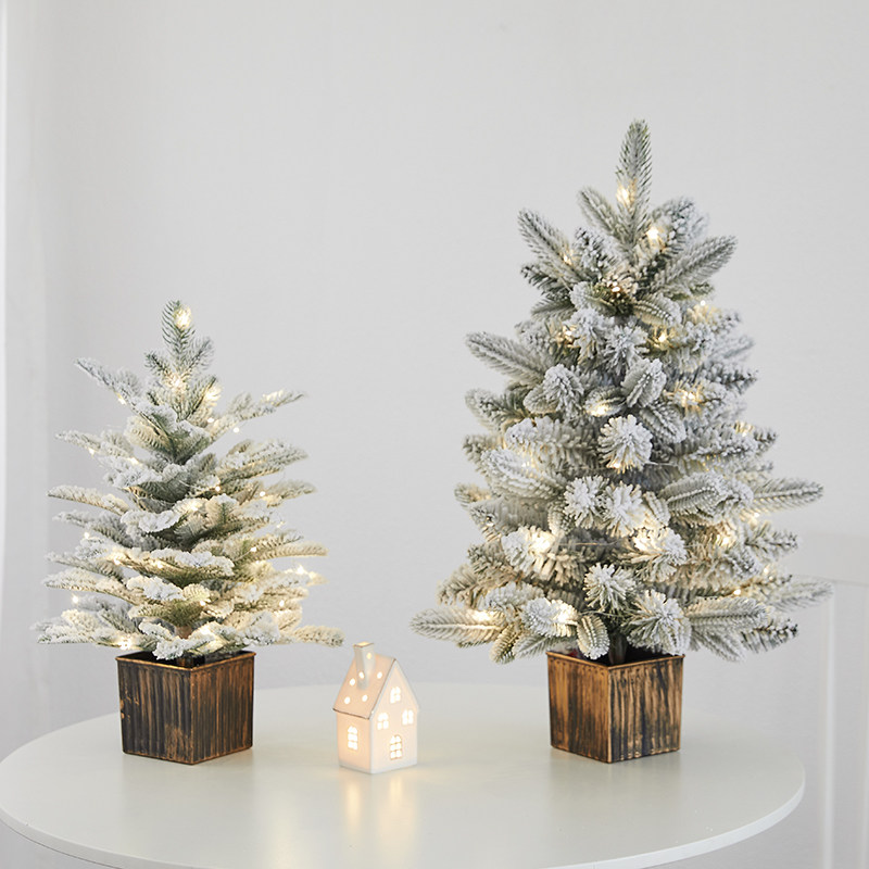 圣诞节圣诞树小同炫桌面装饰