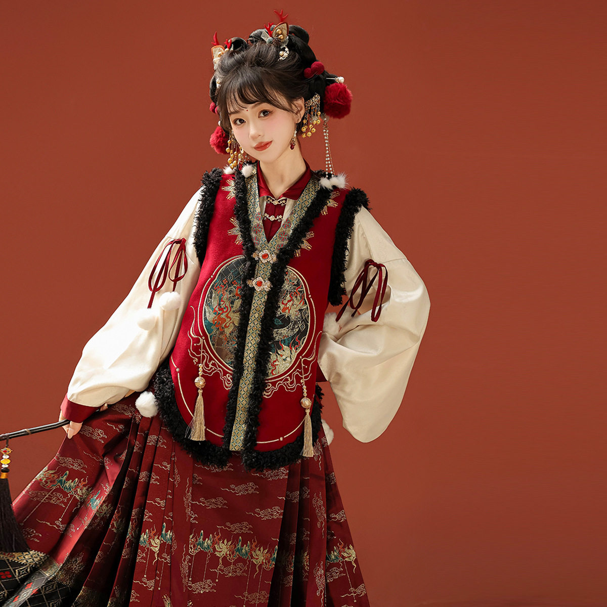 倚梦阁原创蛇岁冬祈汉服女中国风汉元素马甲上衣马面裙套装9345