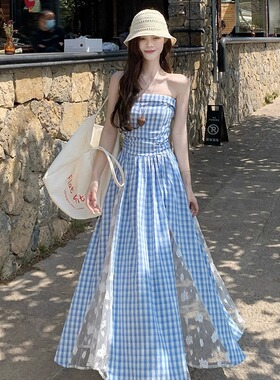 蓝色格抹胸蕾丝连衣裙女夏季多巴胺云南穿搭高级感绝美海边度假裙