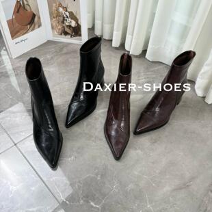 2024尖头靴子短靴女新款秋冬小众瘦瘦靴设计感粗跟高跟短筒靴