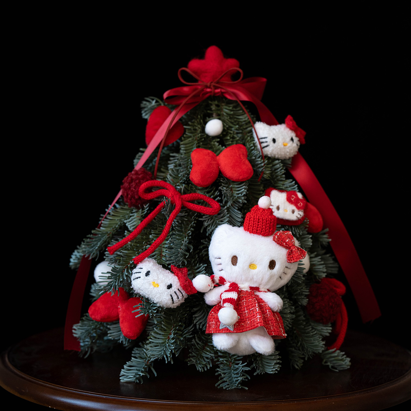 红色hellokitty玩偶圣诞树摆件