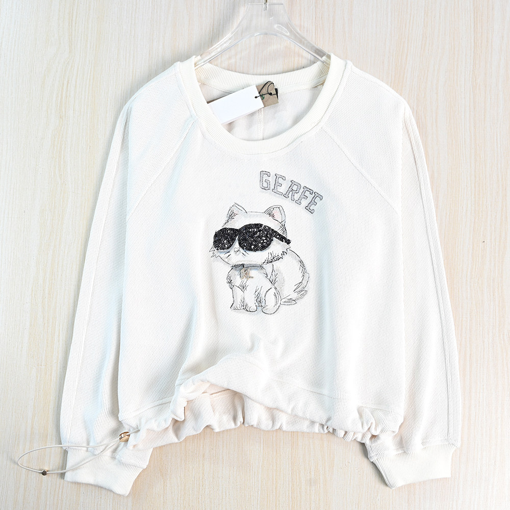 思琪女装261/8 美系春款字母吊坠卡通猫咪圆领休闲插肩长袖卫衣