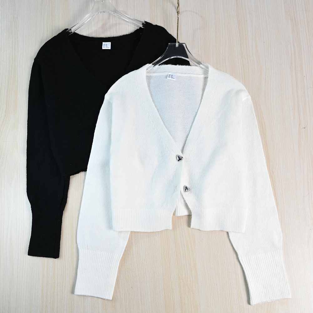 软糯V领修身短款长袖针织开衫