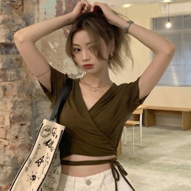 v领短款T恤女设计感小众紧高腰图片