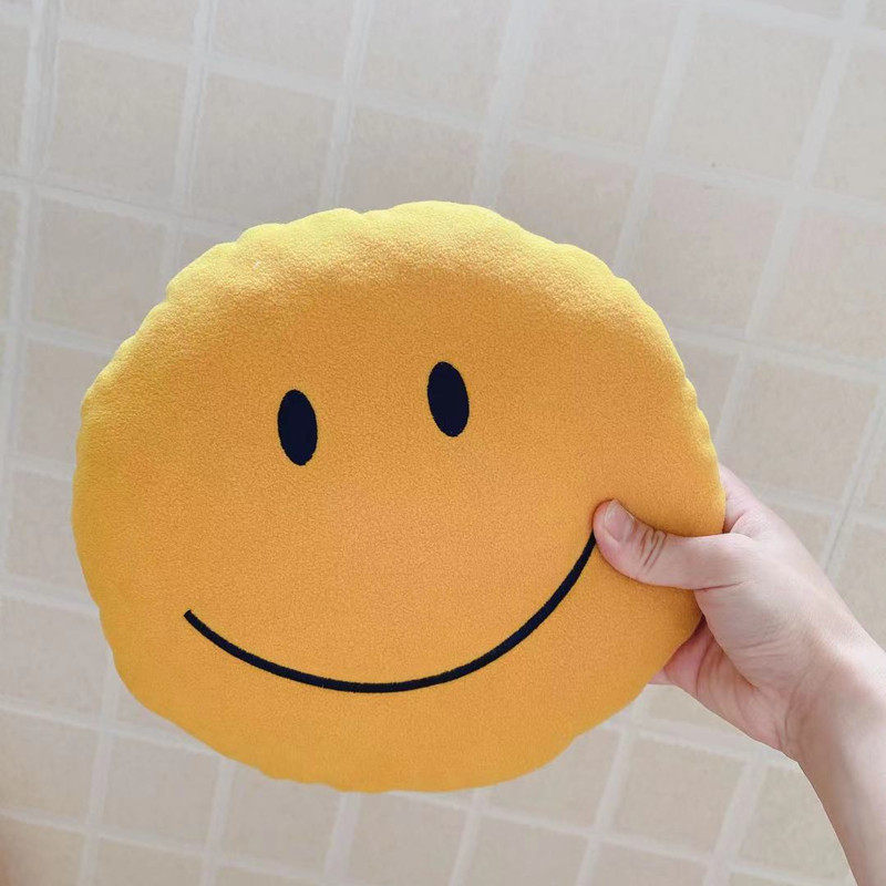 卡通微笑脸抱枕靠垫治愈系玩偶卧室沙发靠枕每天都要微笑哦开心