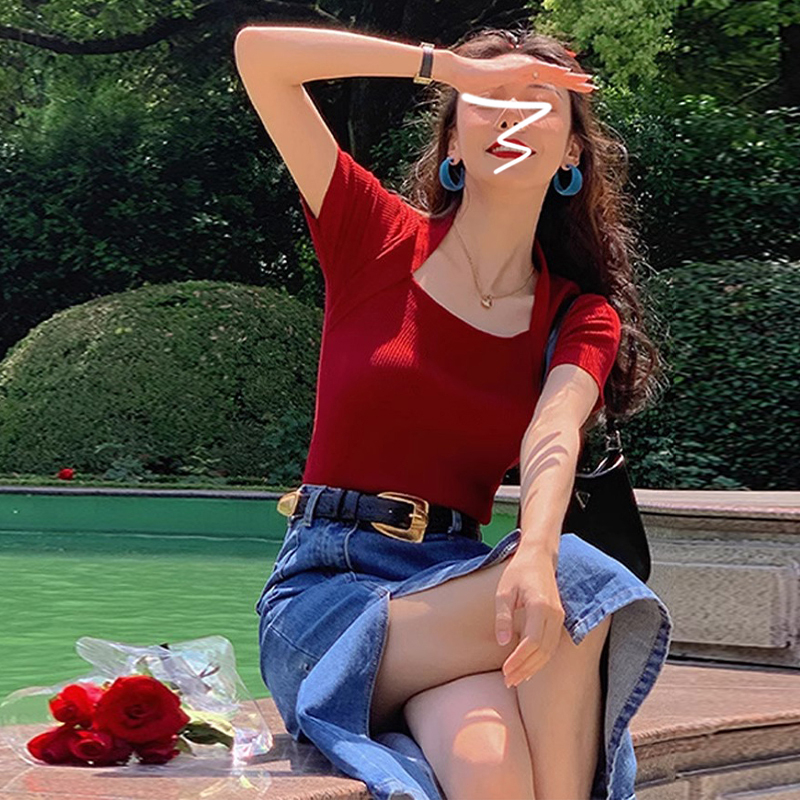 港风复古红色方领针织t恤女夏法式别致修身显瘦辣妹短袖上衣