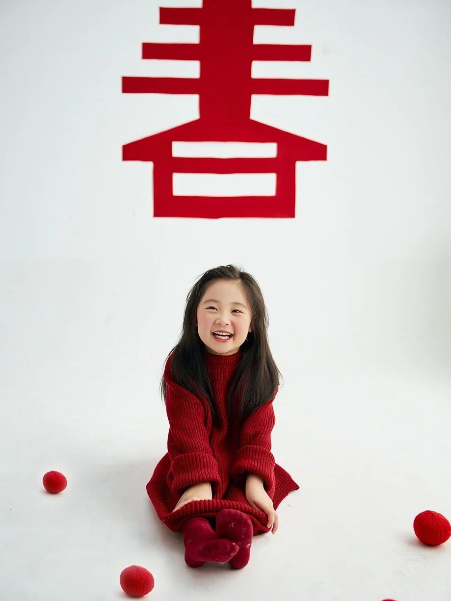 儿童新年主题服装男女宝宝摄影拍照主题艺术照衣服新年红色毛衣服