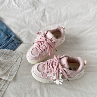 小众休闲运动鞋 喜叔 厚底板鞋 新款 可爱小狗挂件面包鞋 女2026春季