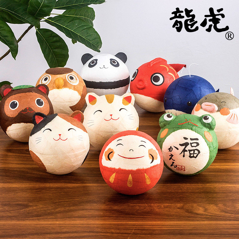 日本制龙虎作可爱和纸猫咪不倒翁