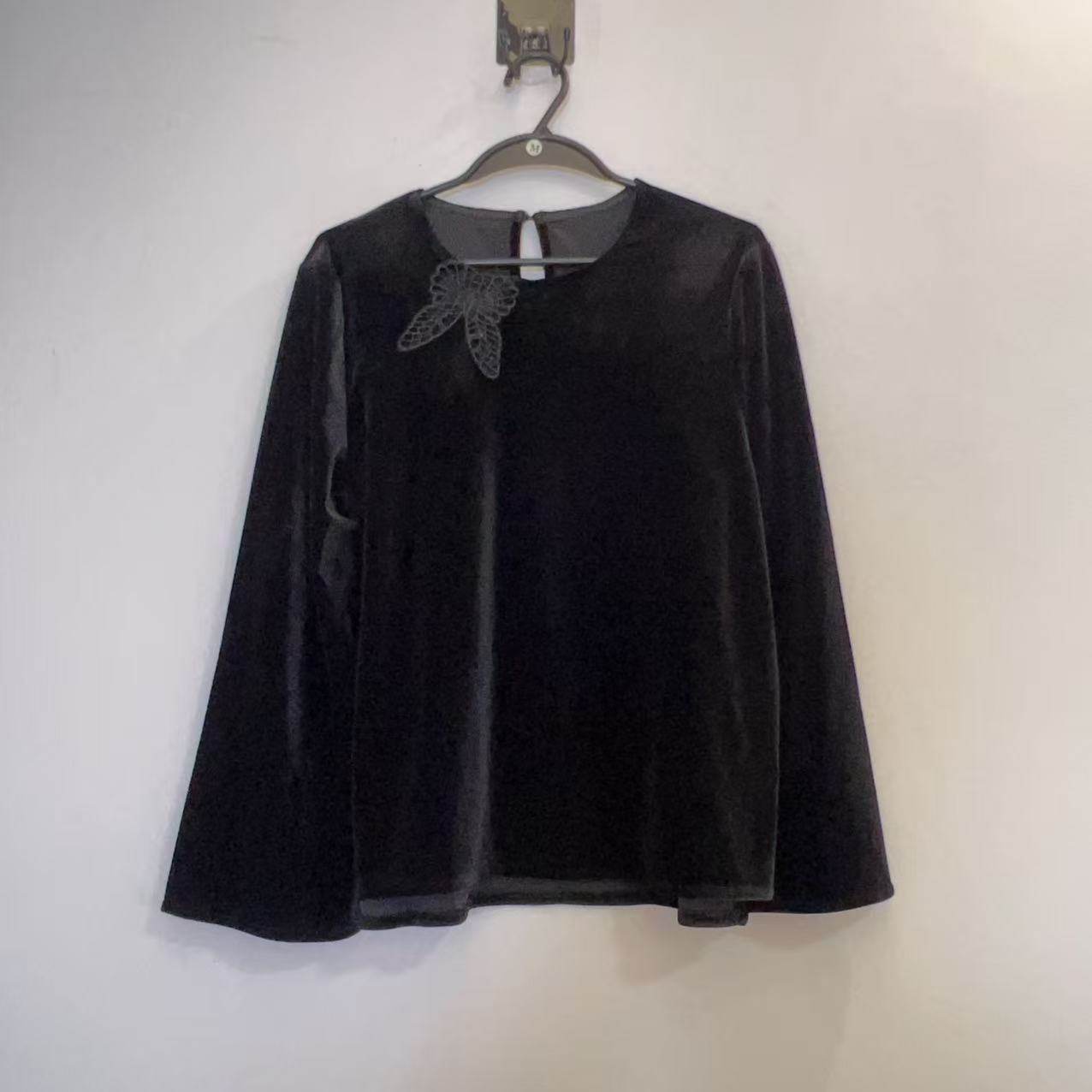 显瘦高级感丝绒立体刺绣衬衫上衣