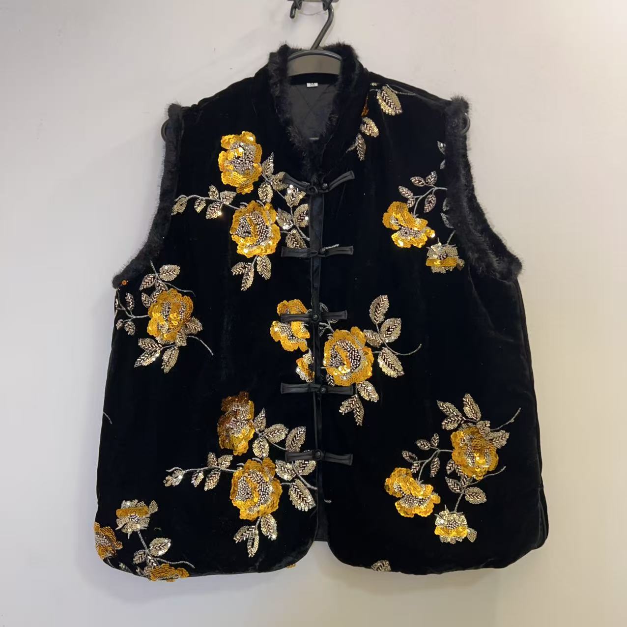 显瘦高级感夹棉加厚丝绒刺绣马甲