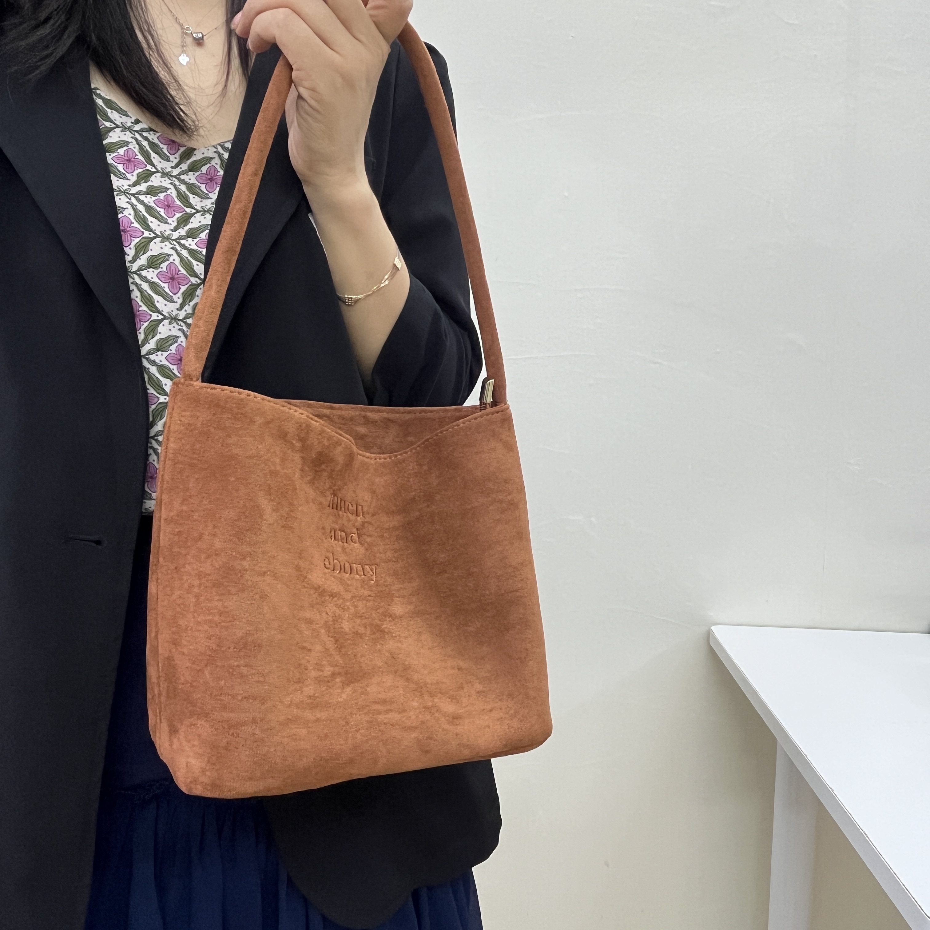 新款丝绒单肩包今年流行2023美拉德色系时尚托特包手提水桶包女,箱包皮具/热销女包/男包,通用款女包,淘宝优惠券,粉丝福利购,淘宝优惠卷