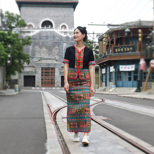 黎族服饰秋季民族服装