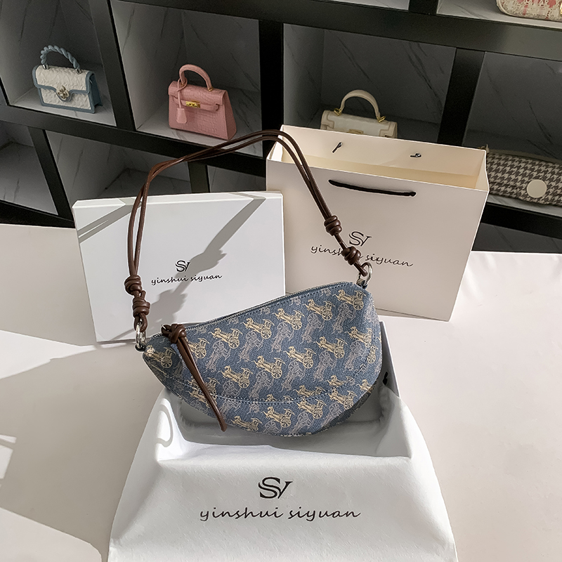 个性软皮小众流行休闲斜挎包