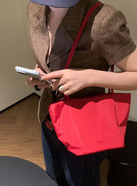 2026新款小众包包百搭休闲大容量饺子包通勤尼龙布红色托特包大包