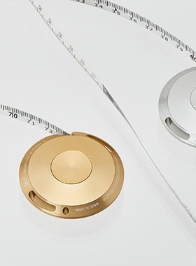 日本 MiLLiSECOND 山口英文 玻璃纤维1.5米卷尺 可挂携带 礼品